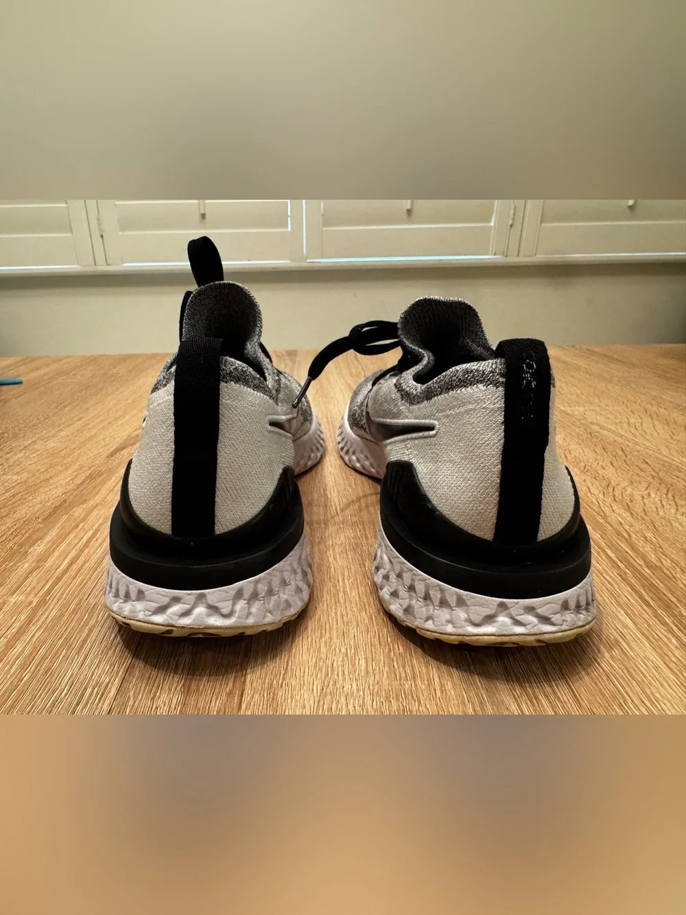 Nike Epic React Flyknit 2 Oreo Women’s Size 9.5 Running Shoes BQ8928-101